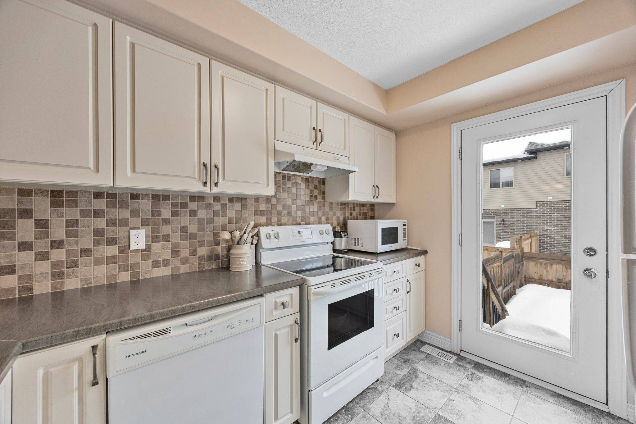 Midland, ON L4R 0E4,1041 Cook DR