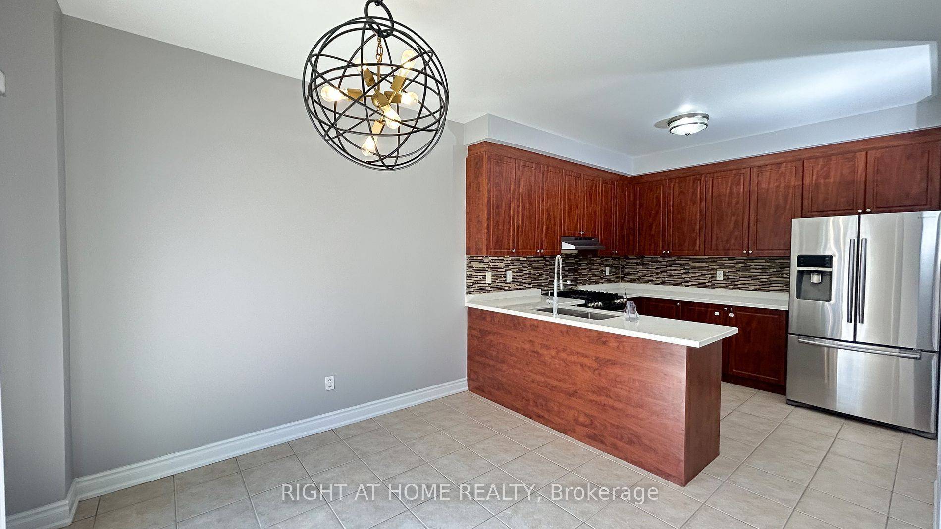 Brampton, ON L6Y 0K9,15 Krakow ST