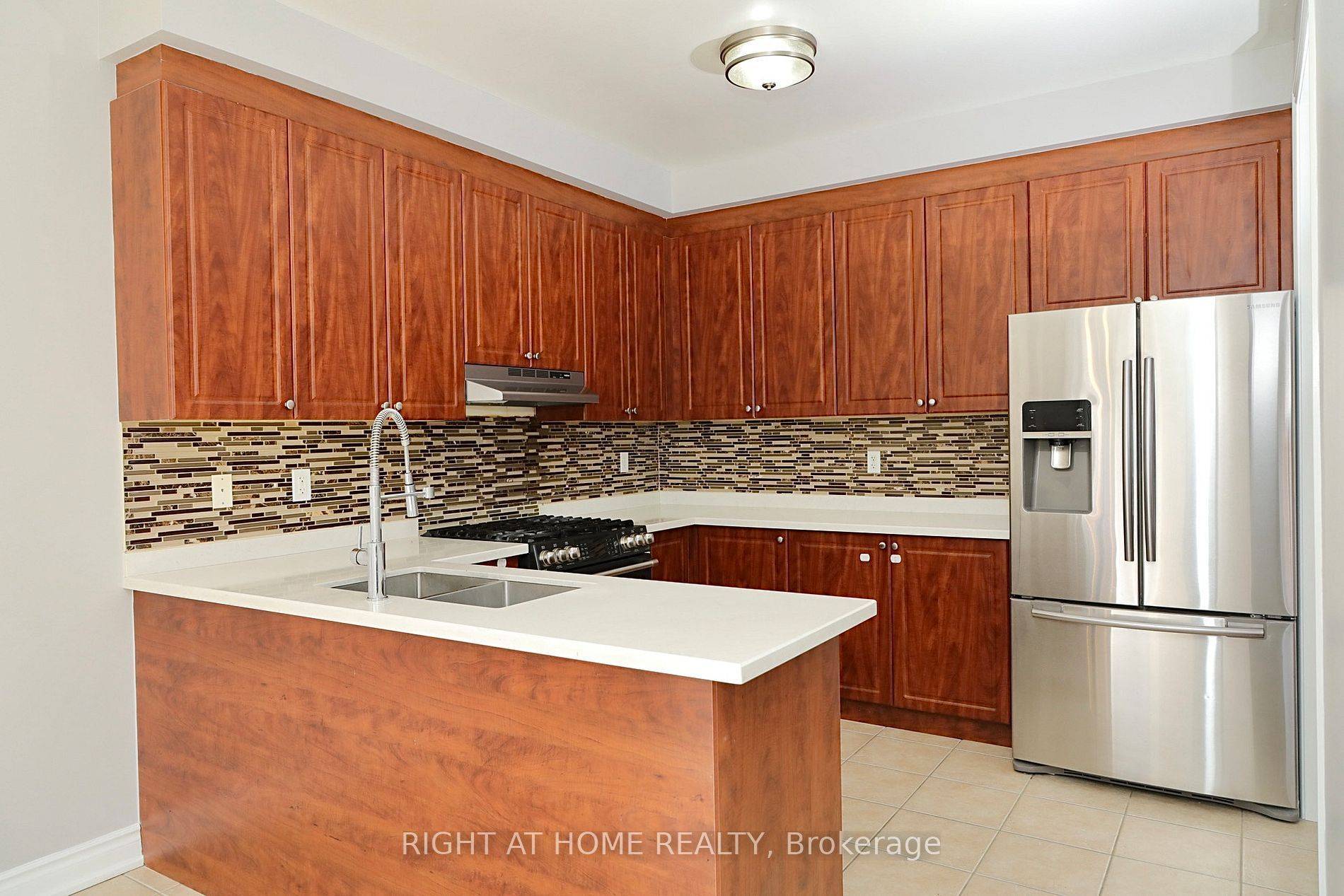 Brampton, ON L6Y 0K9,15 Krakow ST