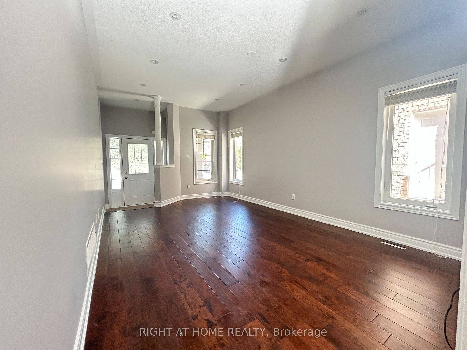 Brampton, ON L6Y 0K9,15 Krakow ST