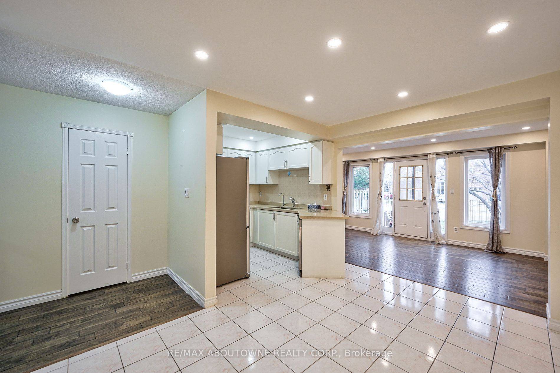 Mississauga, ON L4Z 3W8,455 Apache CT E #59