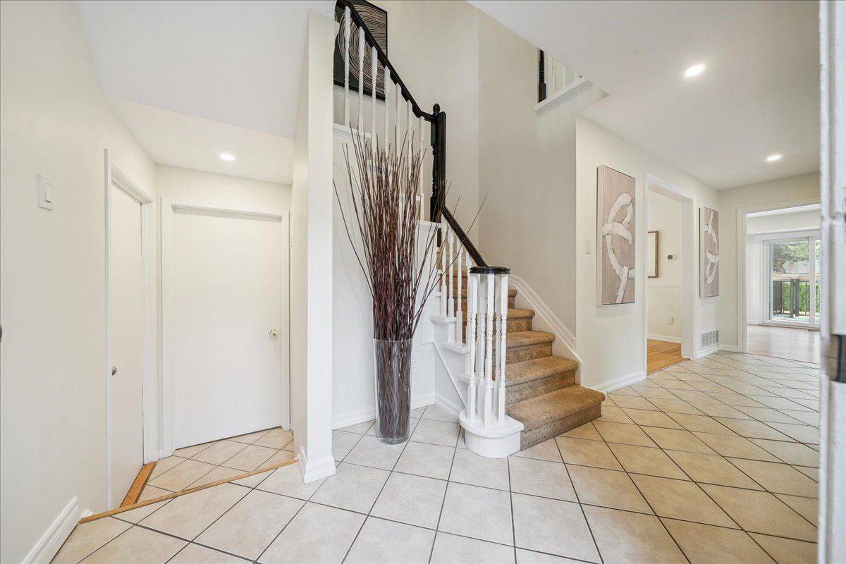 Oakville, ON L6M 2L3,1173 Bridlewood TRL