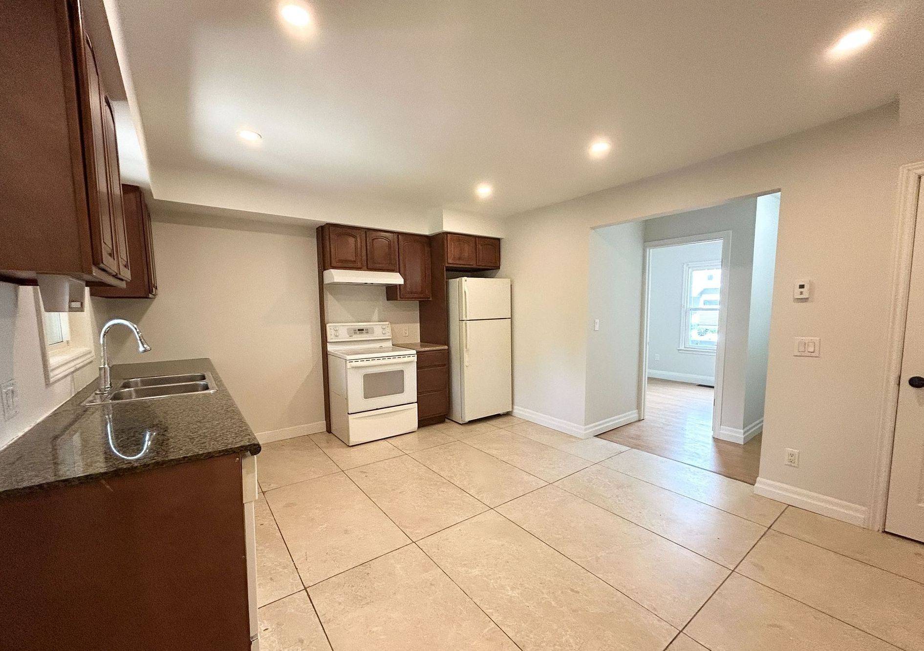 Welland, ON L3B 1T4,431 Mcalpine AVE N #1