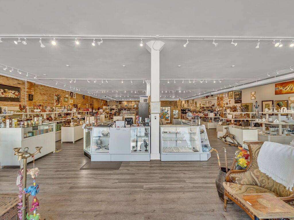 Hamilton, ON L8H 3Z8,265 Ottawa ST N #Unit 1