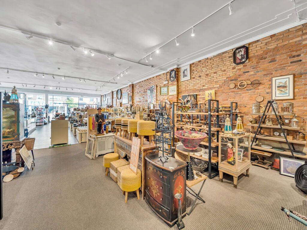 Hamilton, ON L8H 3Z8,265 Ottawa ST N #Unit 1