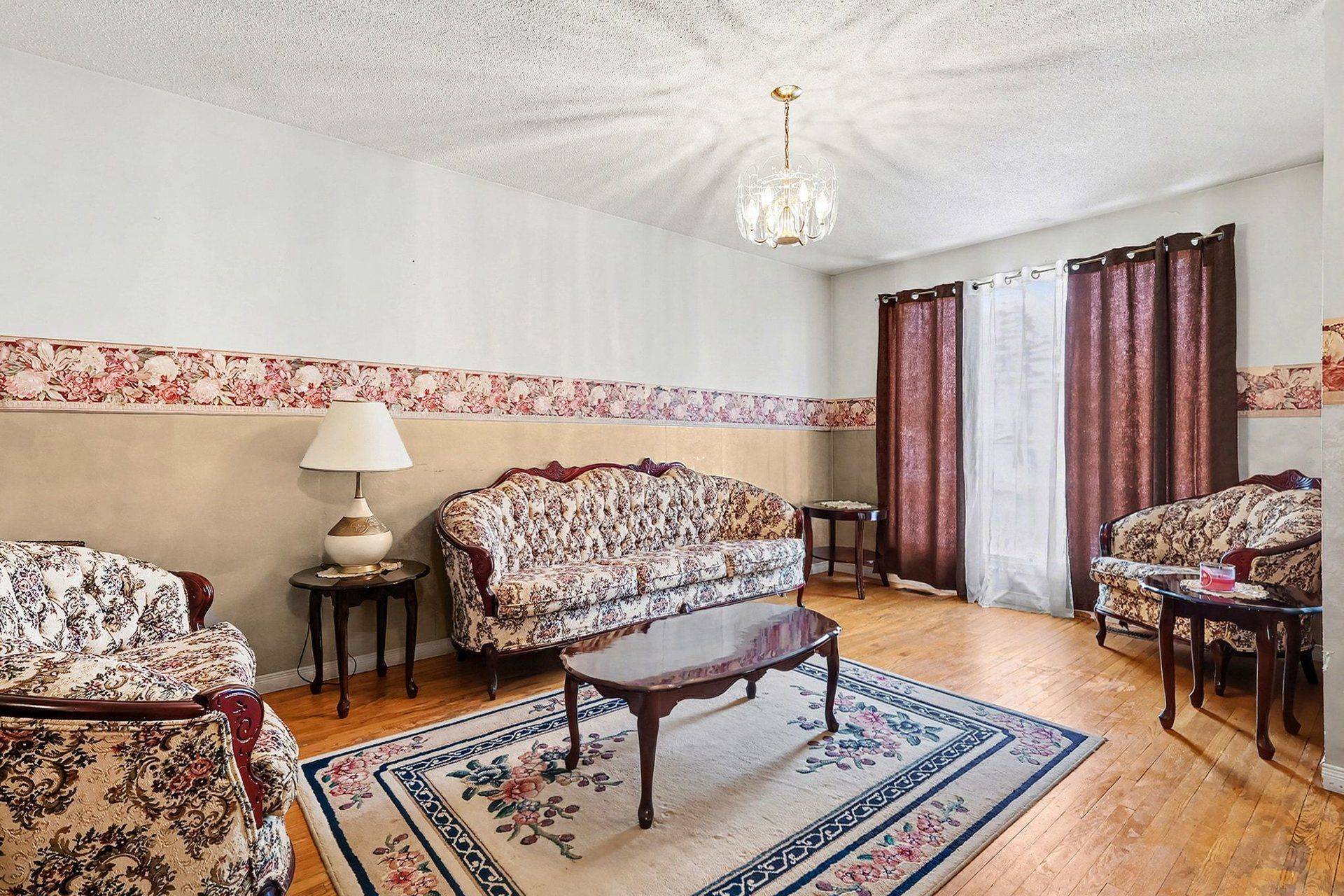 Elmvale Acres And Area, ON K1G 1B1,2211 St Laurent BLVD