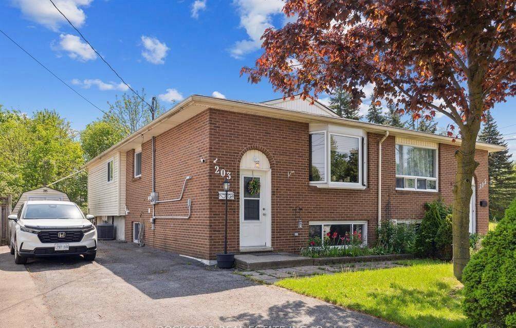 Welland, ON L3B 5Z5,203 Commercial ST #Lower