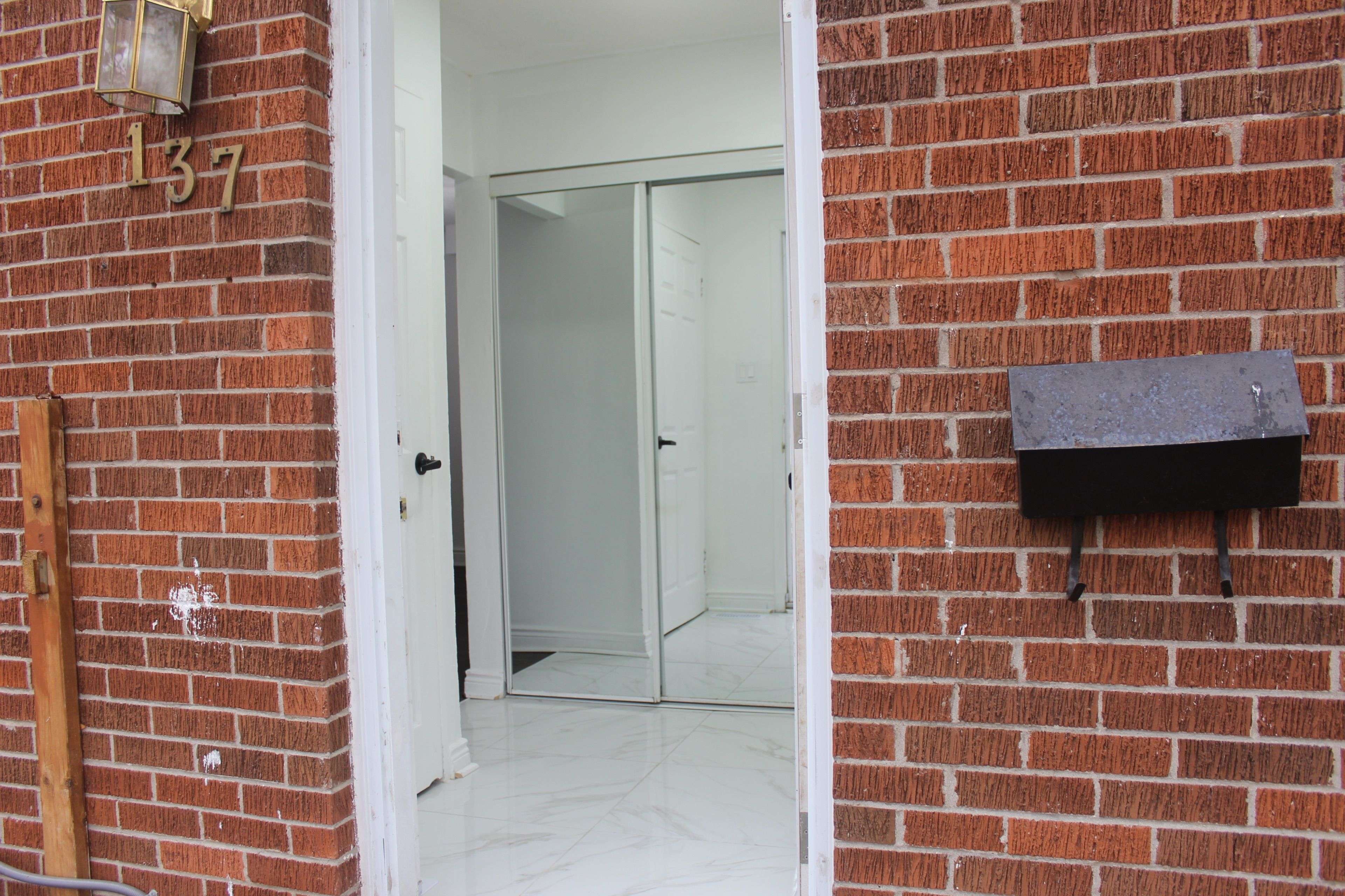 Kitchener, ON N2A 2L8,137 Jansen AVE