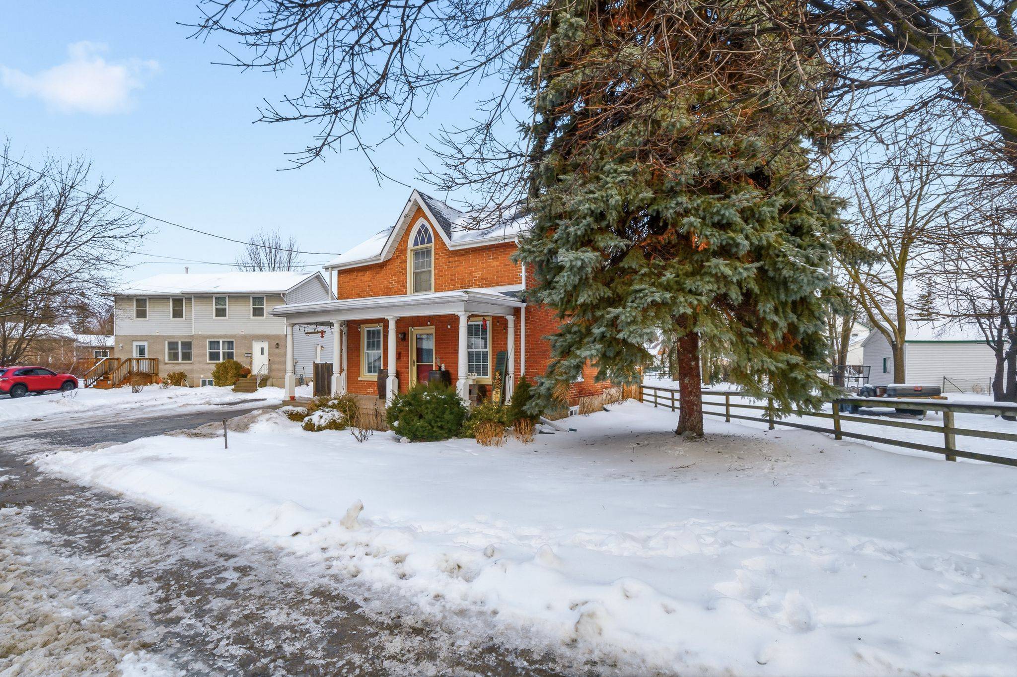 Belleville, ON K8P 1P7,16 Benjamin ST