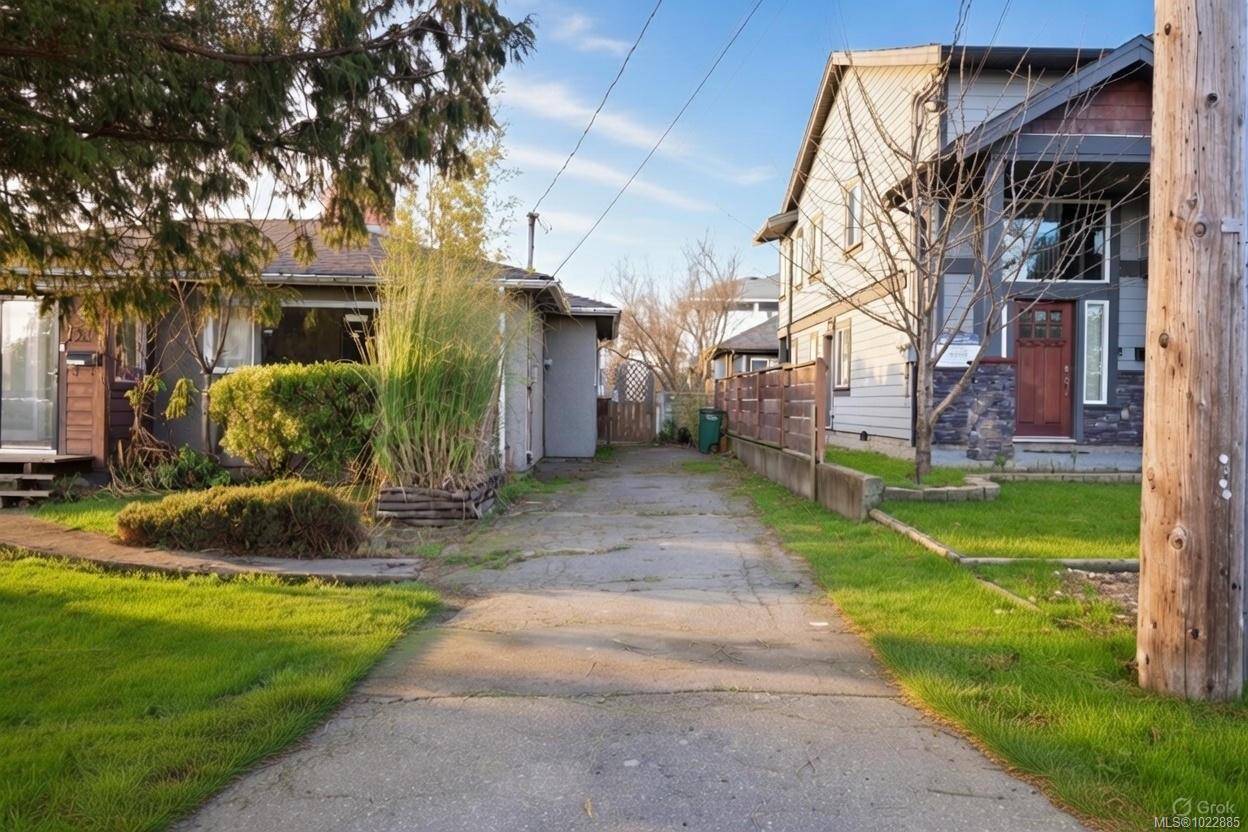 Saanich, BC V8Z 1K1,138 Sims Ave