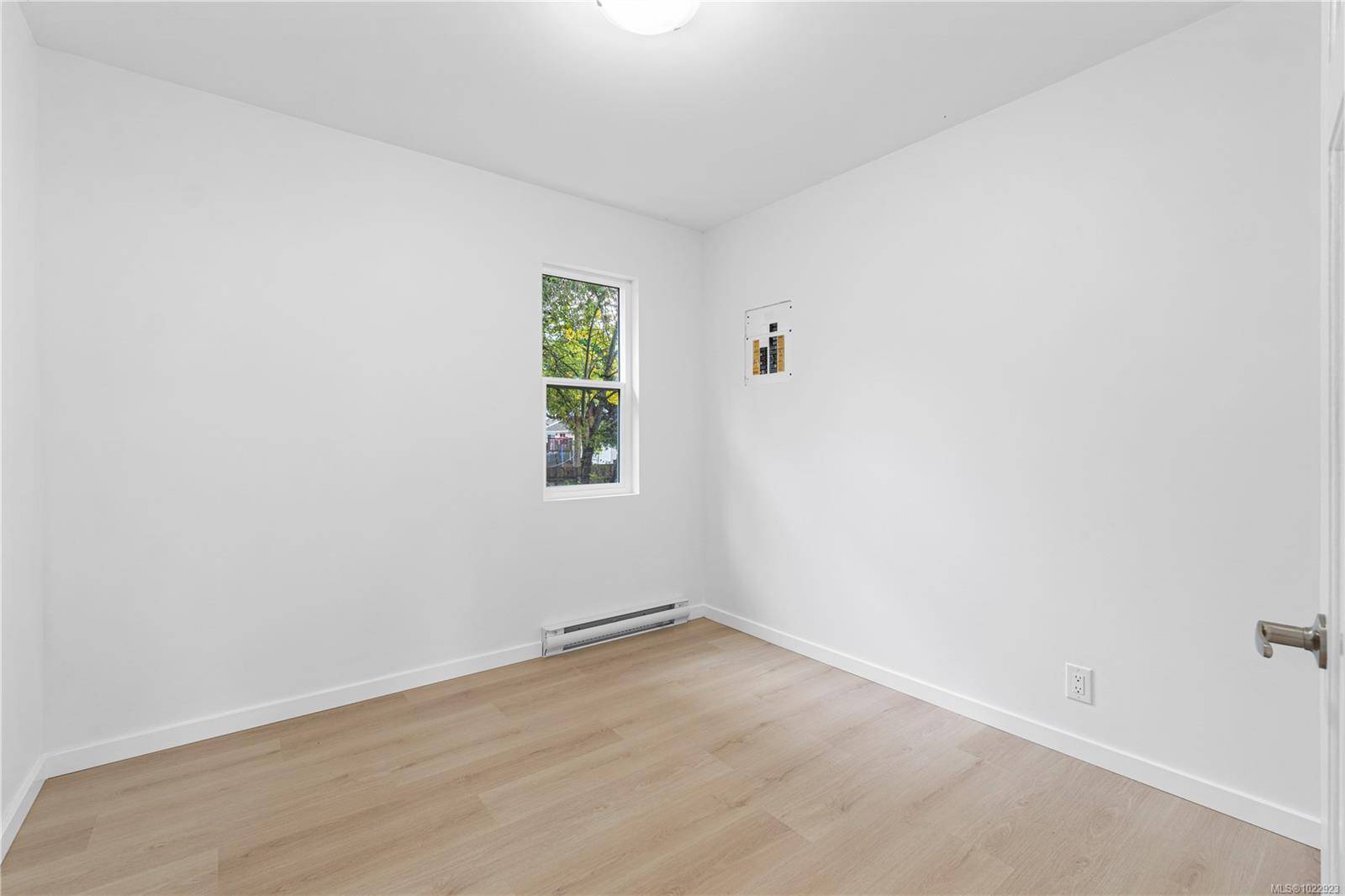 Nanaimo, BC V9R 3N8,656 Lambert Ave