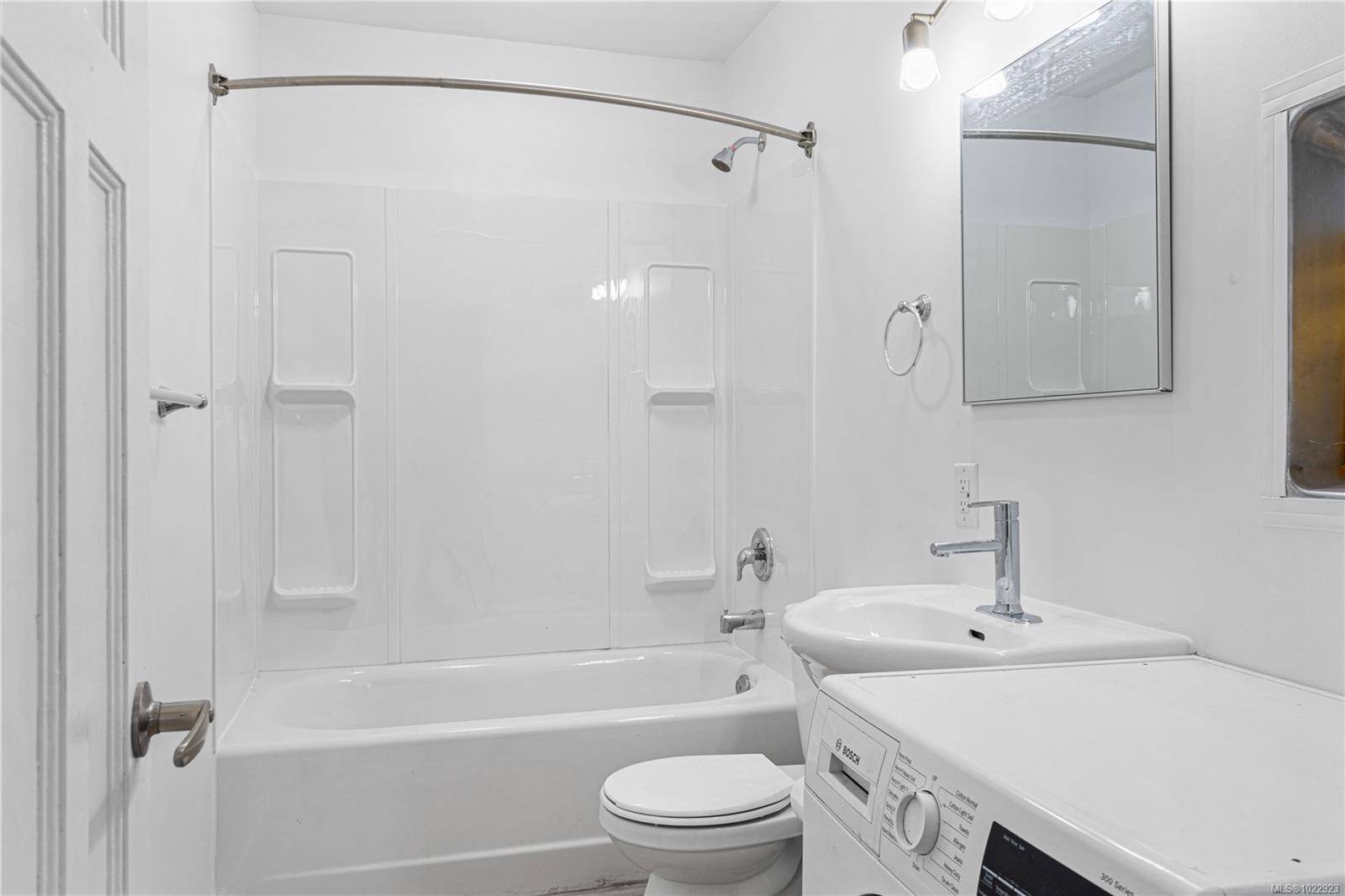 Nanaimo, BC V9R 3N8,656 Lambert Ave