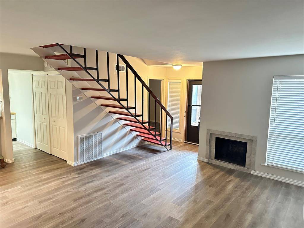 Dallas, TX 75220,Address not disclosed