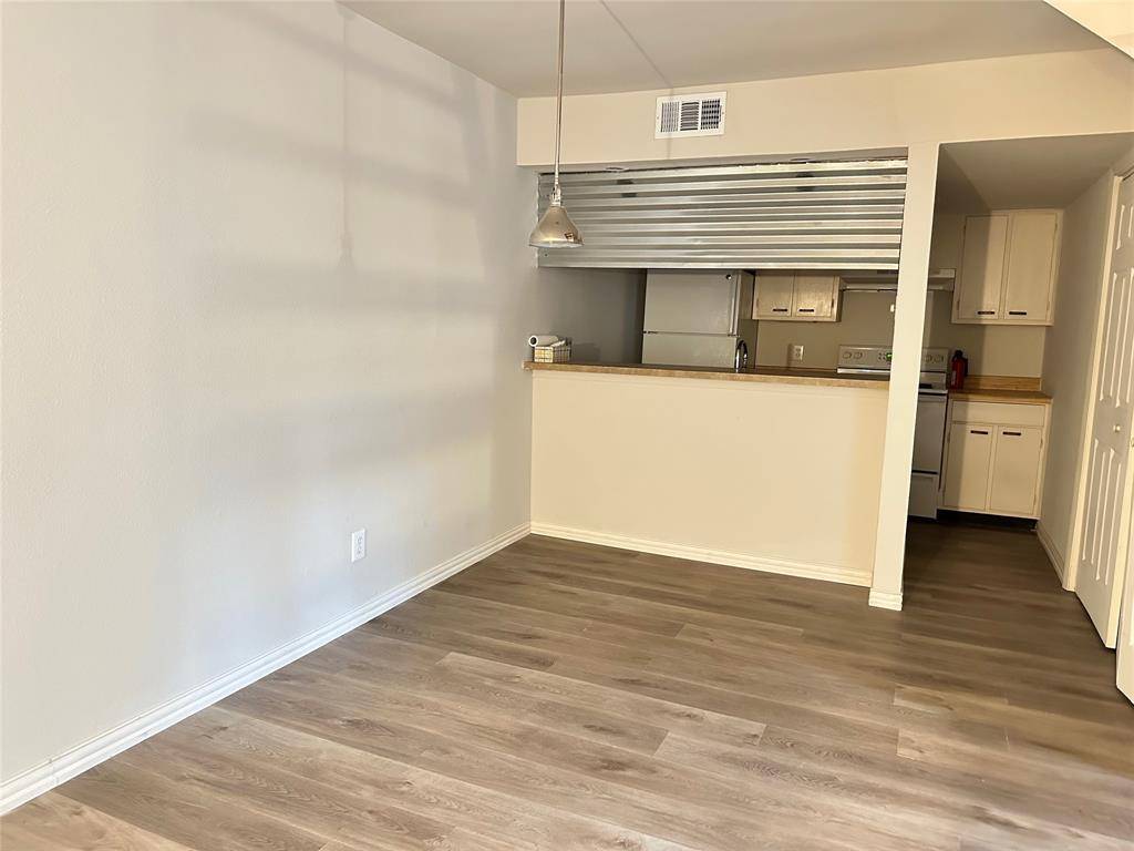 Dallas, TX 75220,Address not disclosed