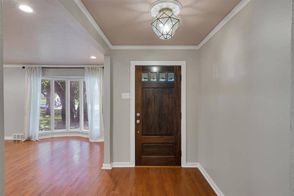 Dallas, TX 75238,9856 Shoreview Road