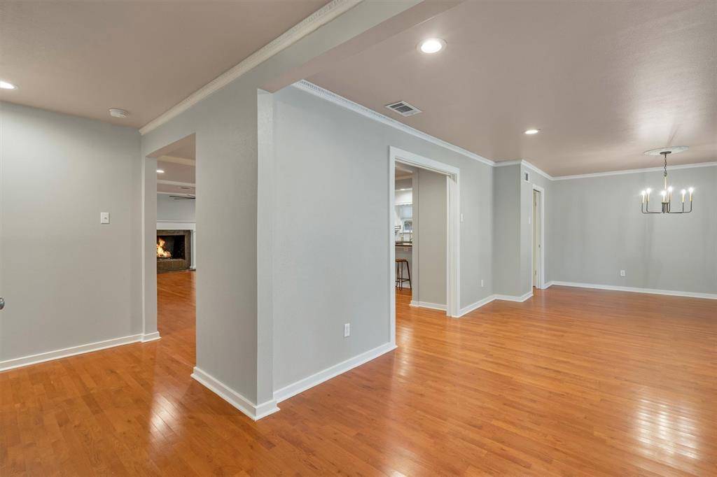 Dallas, TX 75238,9856 Shoreview Road