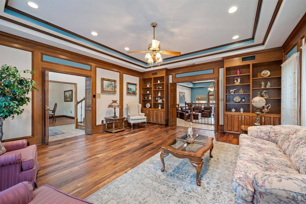 Colleyville, TX 76034,1303 Crest Drive