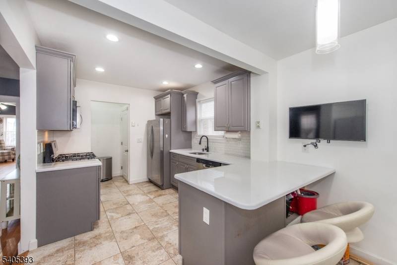 East Orange City, NJ 07017,47 Ampere Pkwy