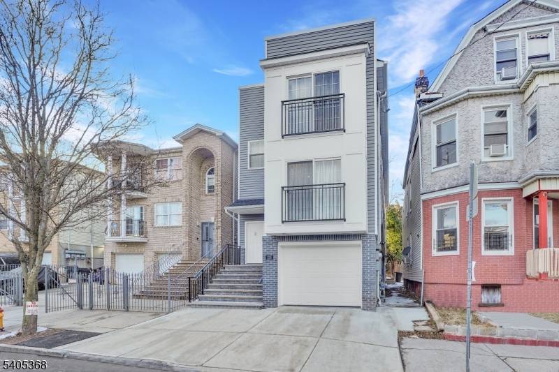 Newark City, NJ 07103,225 S 9Th St