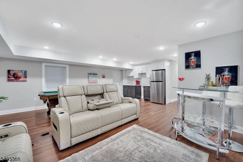 Newark City, NJ 07103,225 S 9Th St