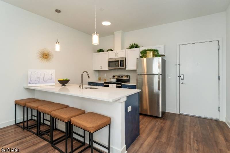 Bound Brook Boro, NJ 08805,18 W Main St #320