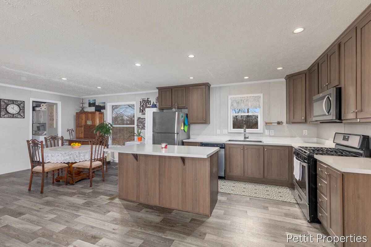 Portland, MI 48875,7204 E Grand River AVE #253