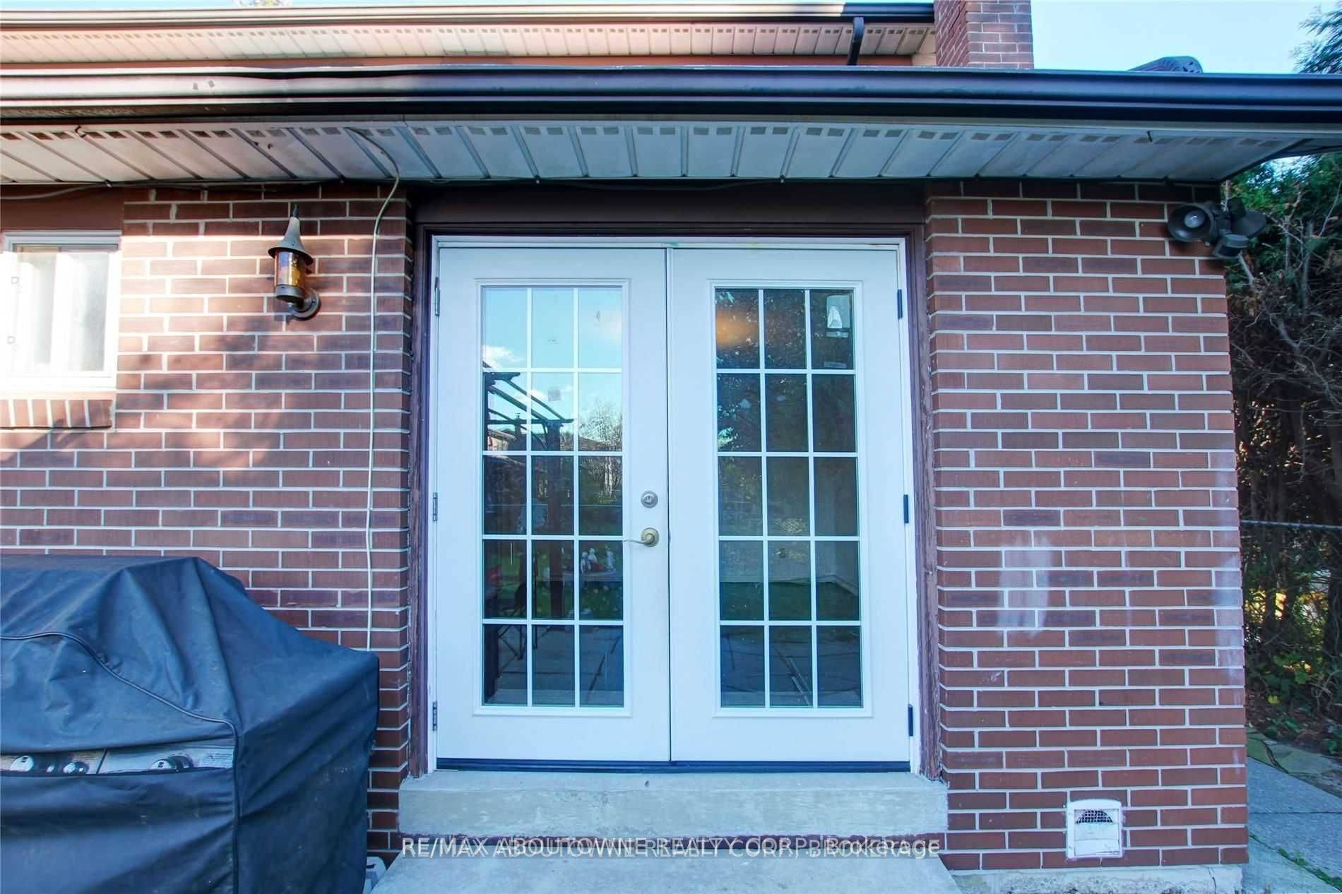 Toronto C15, ON M2J 2X1,14 Angus DR #Lower