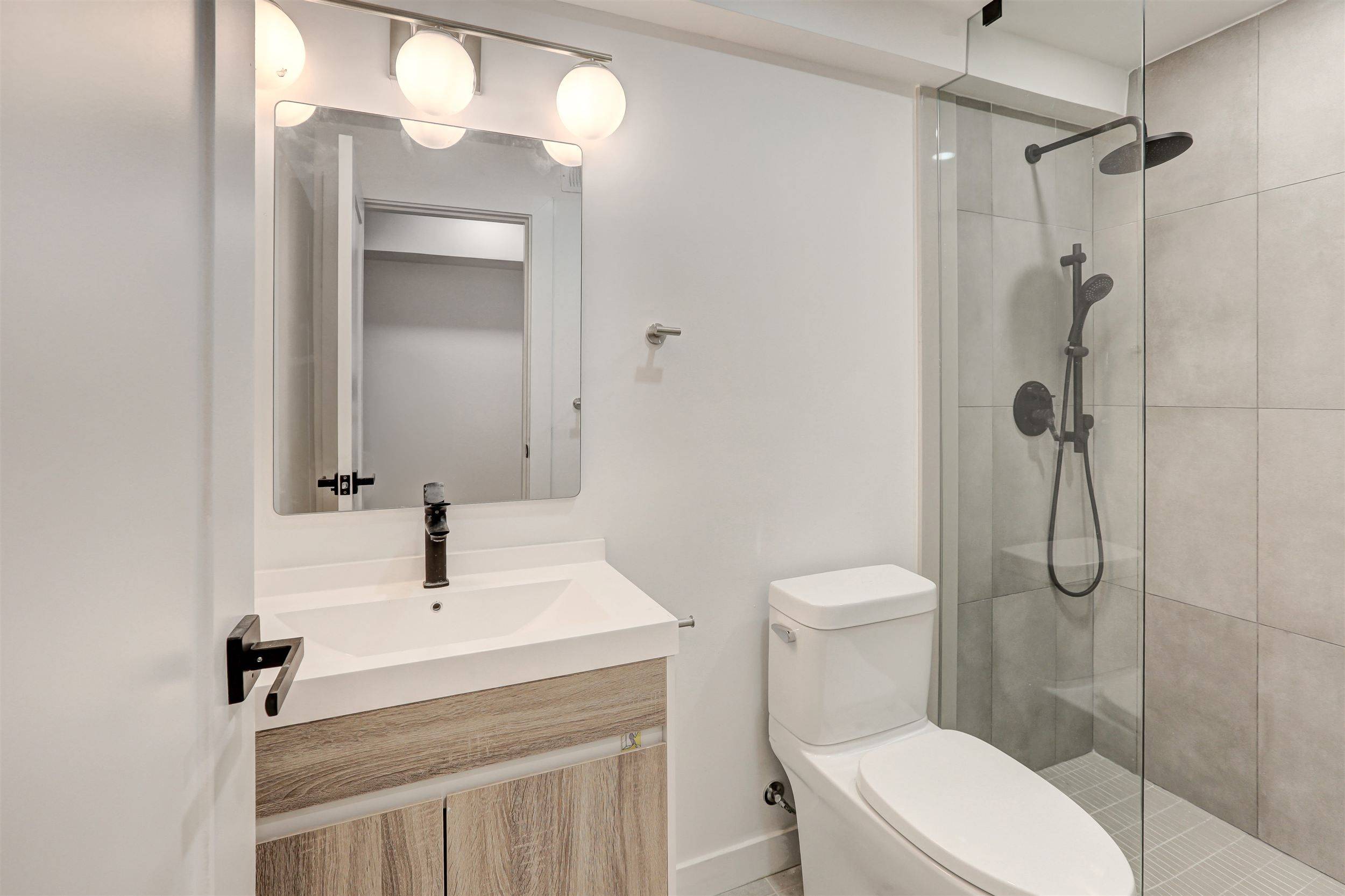 Toronto C02, ON M5R 2P5,326 St George ST #Unit 4