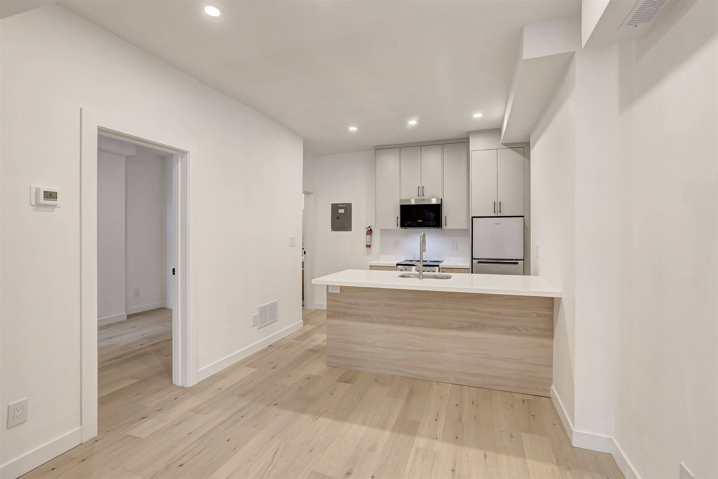 Toronto C02, ON M5R 2P5,326 St George ST #Unit 4