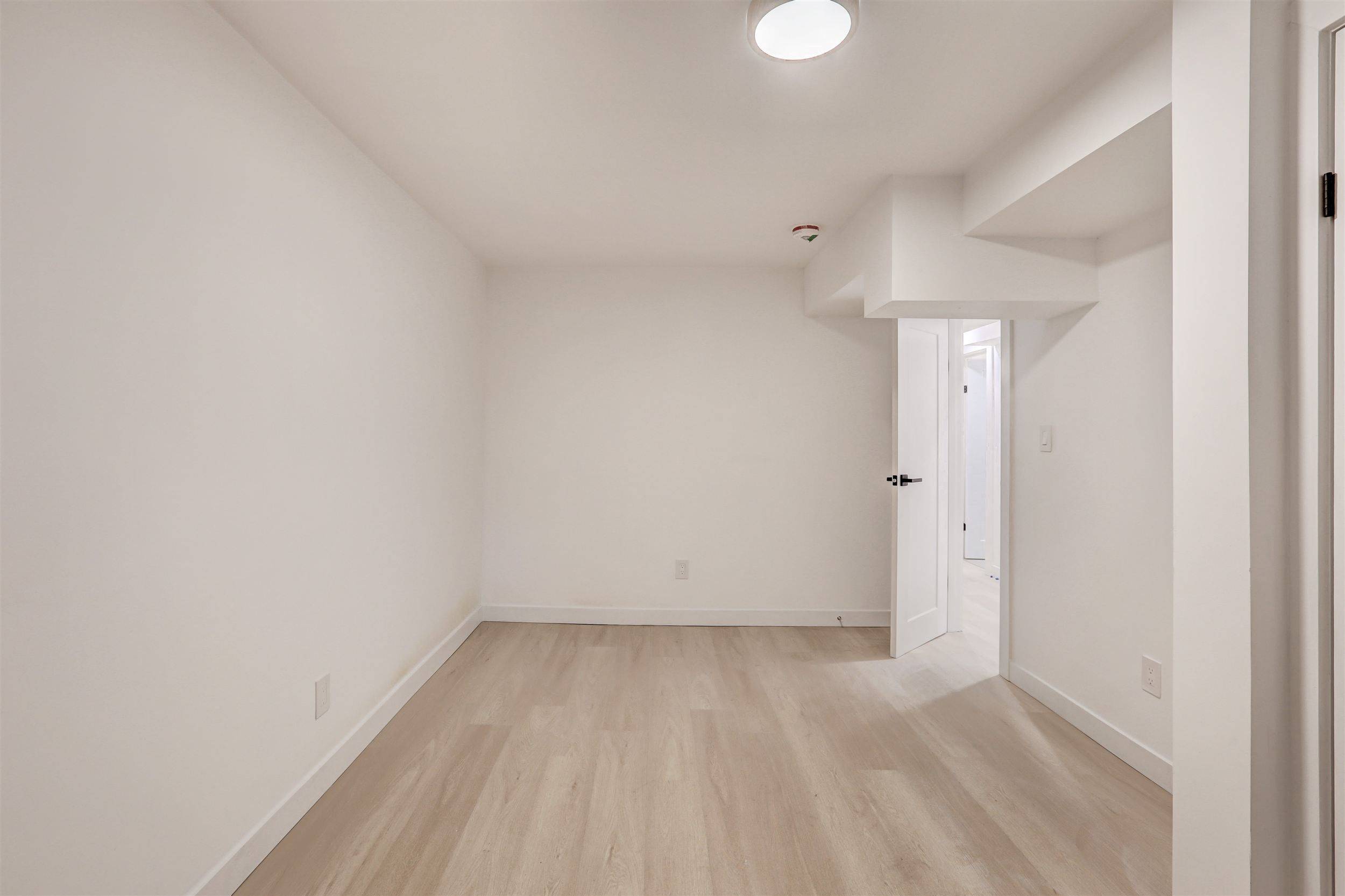 Toronto C02, ON M5R 2P5,326 St George ST #Unit 4