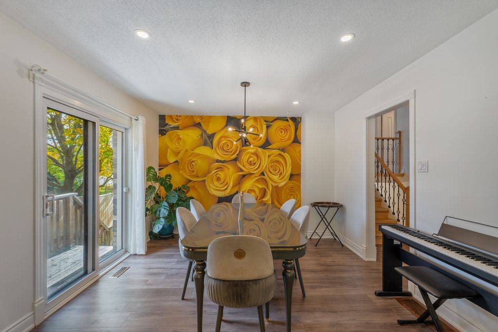 East Gwillimbury, ON L9N 1E6,17 Beckett AVE #Upper