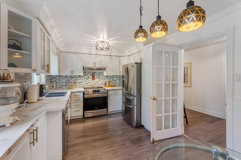 East Gwillimbury, ON L9N 1E6,17 Beckett AVE #Upper