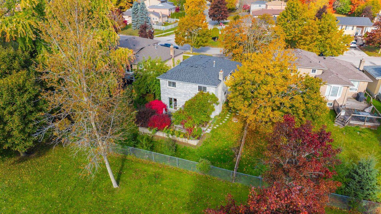 East Gwillimbury, ON L9N 1E6,17 Beckett AVE #Upper