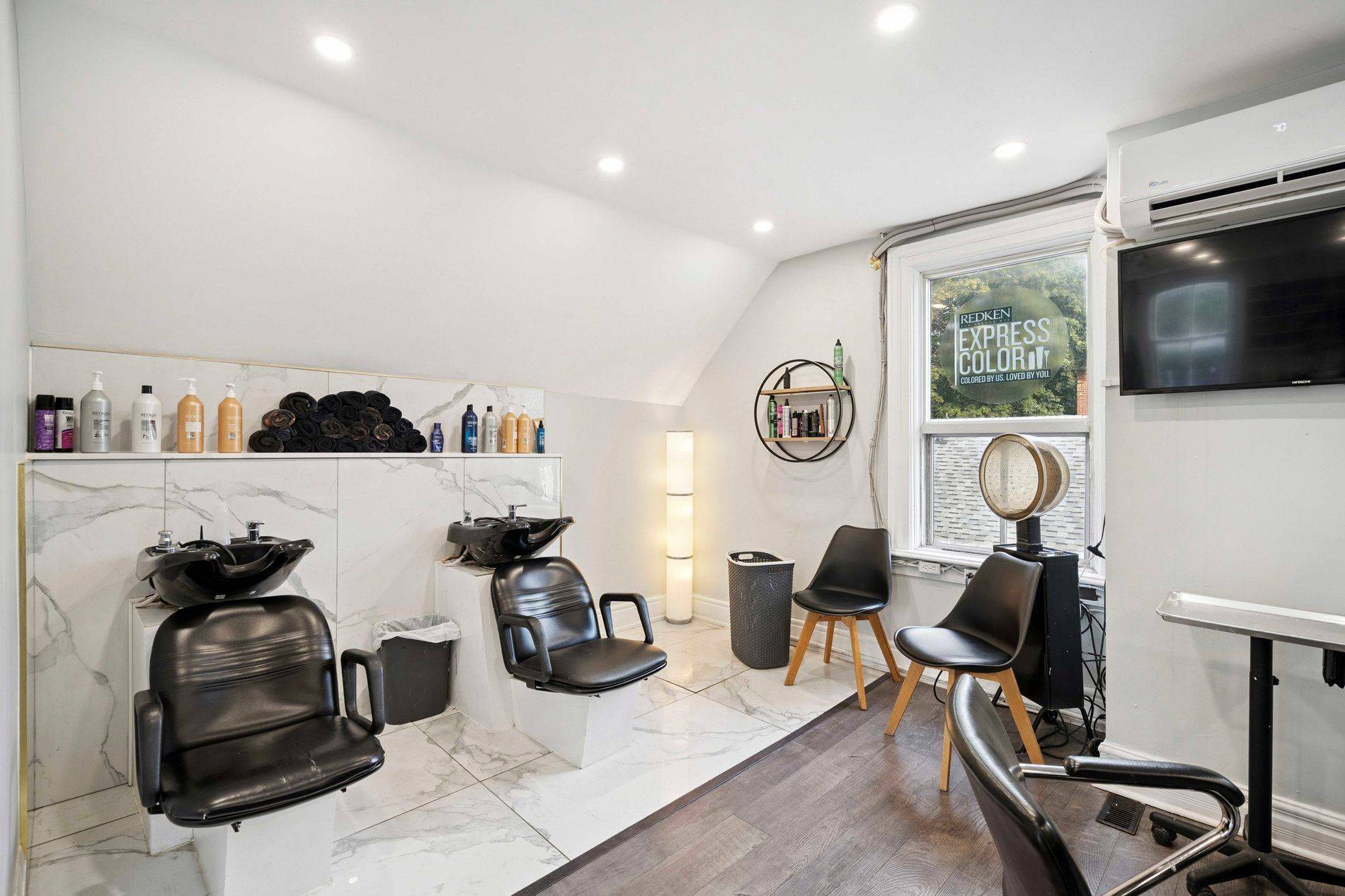 Brampton, ON L6Y 1M3,127 Queen ST W