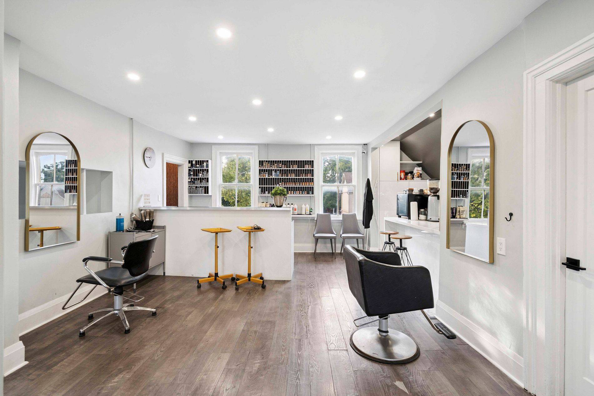 Brampton, ON L6Y 1M3,127 Queen ST W