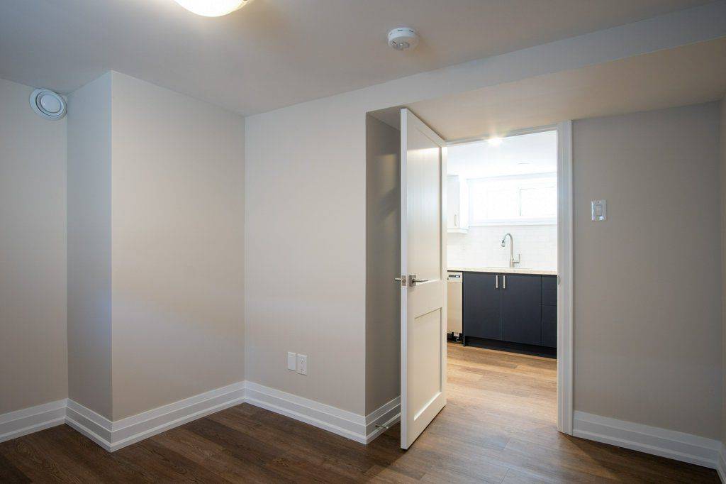 Toronto W02, ON M6P 1R1,256 Annette ST