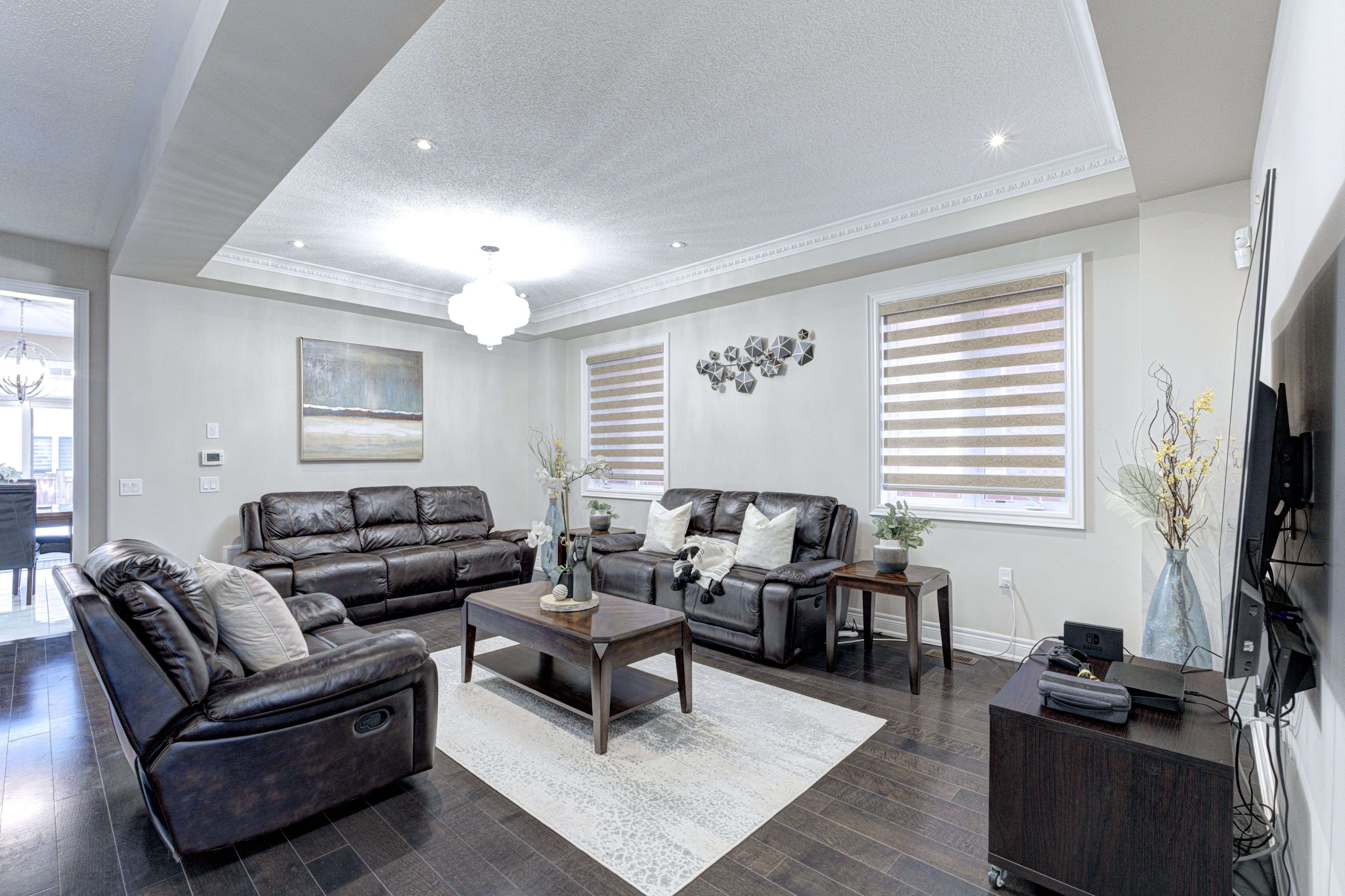 Caledon, ON L7C 3Z4,563 Dougall AVE E