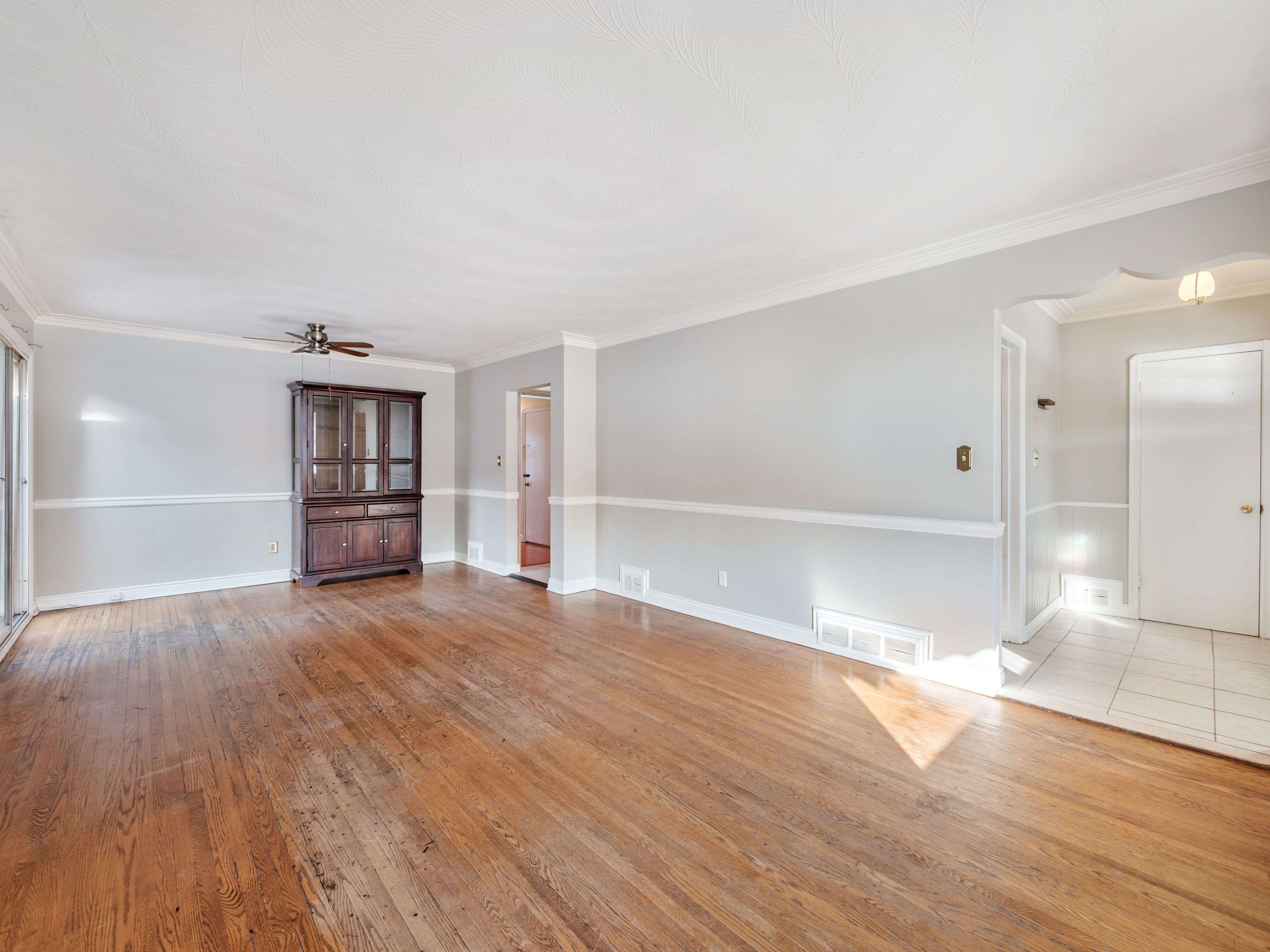 Toronto W09, ON M9P 2H1,4 Riverlea DR