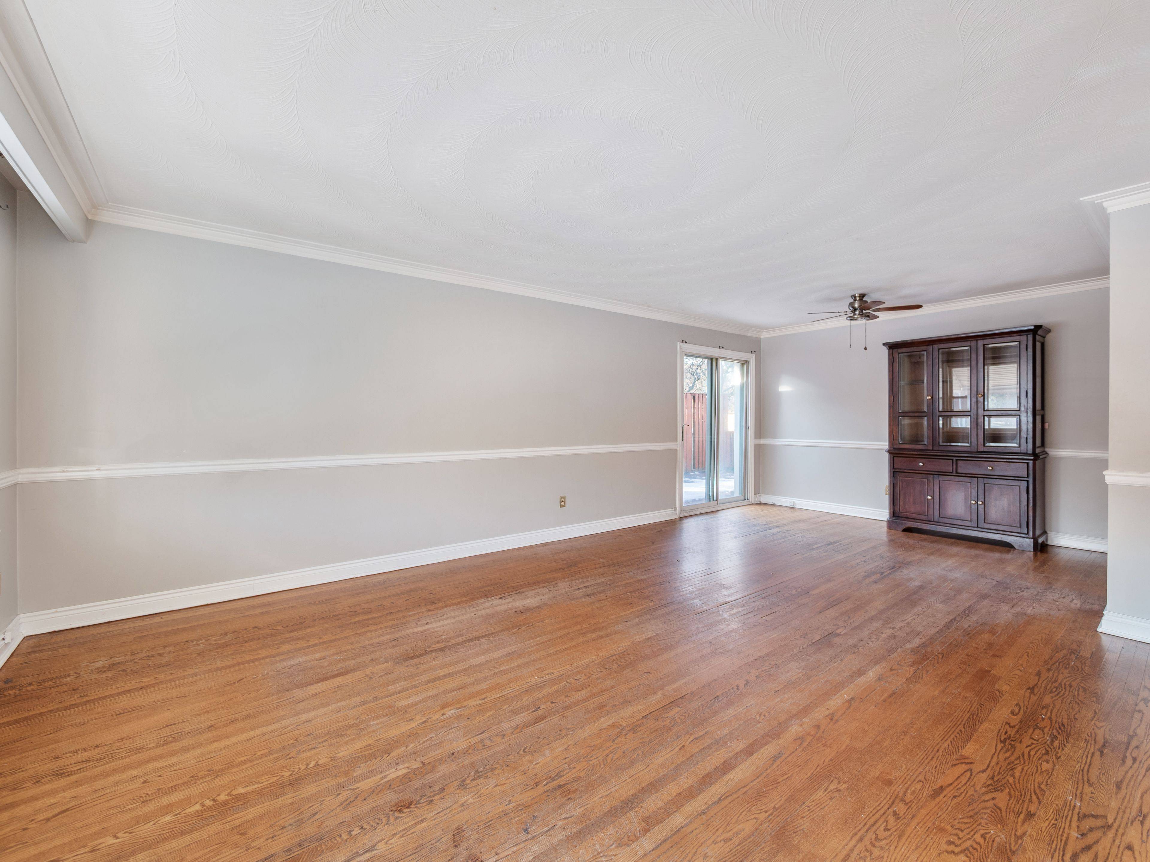 Toronto W09, ON M9P 2H1,4 Riverlea DR