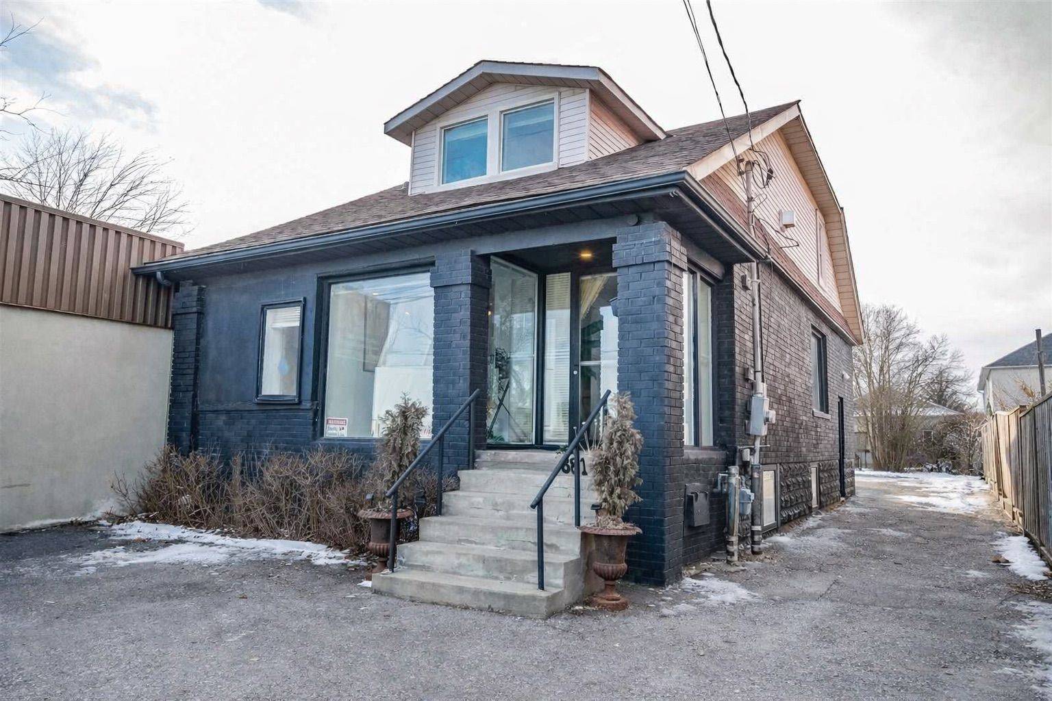 Mississauga, ON L5E 1E2,881 Lakeshore RD E