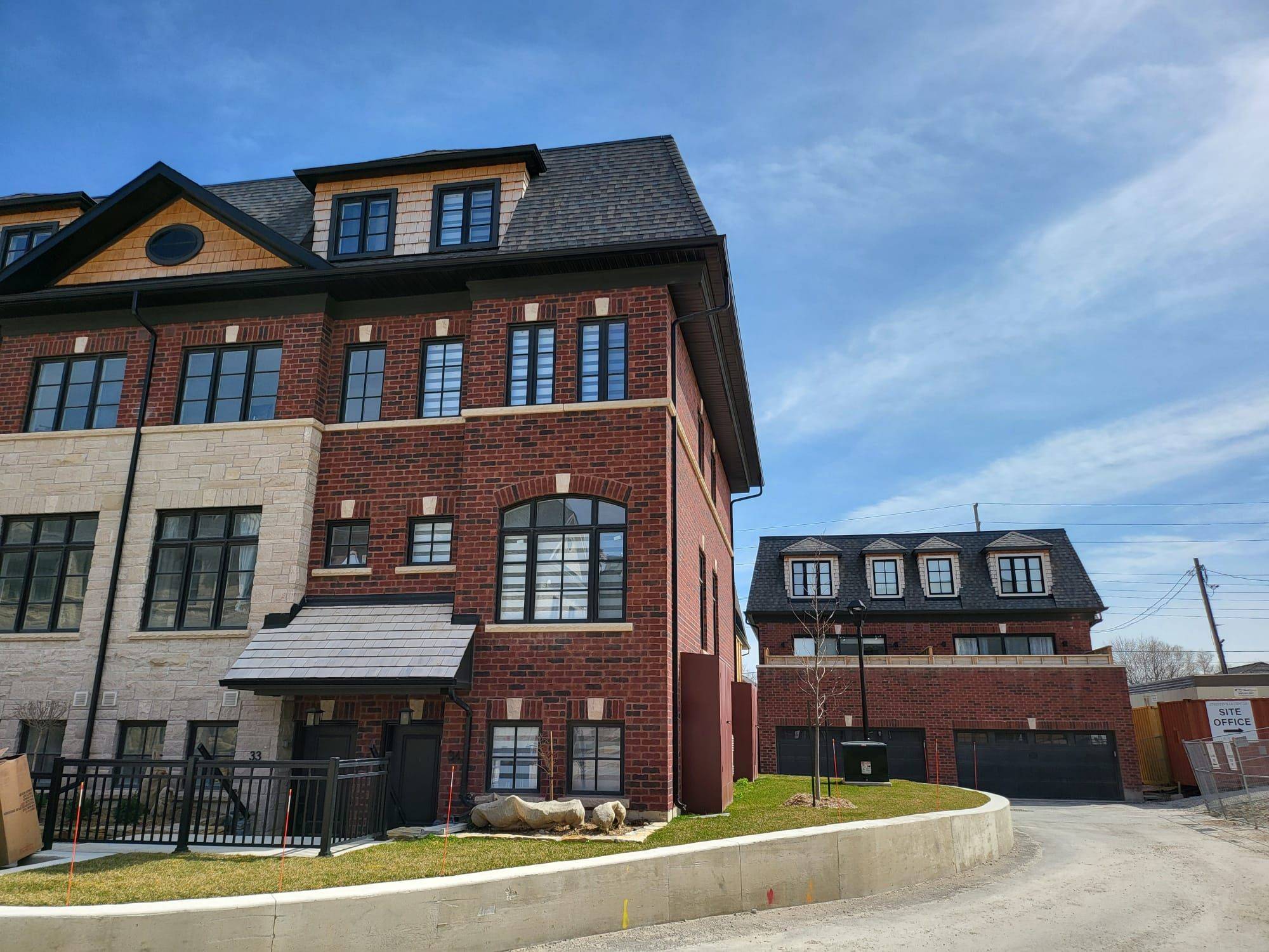 Mississauga, ON L5M 2R5,20 Lunar CRES #34