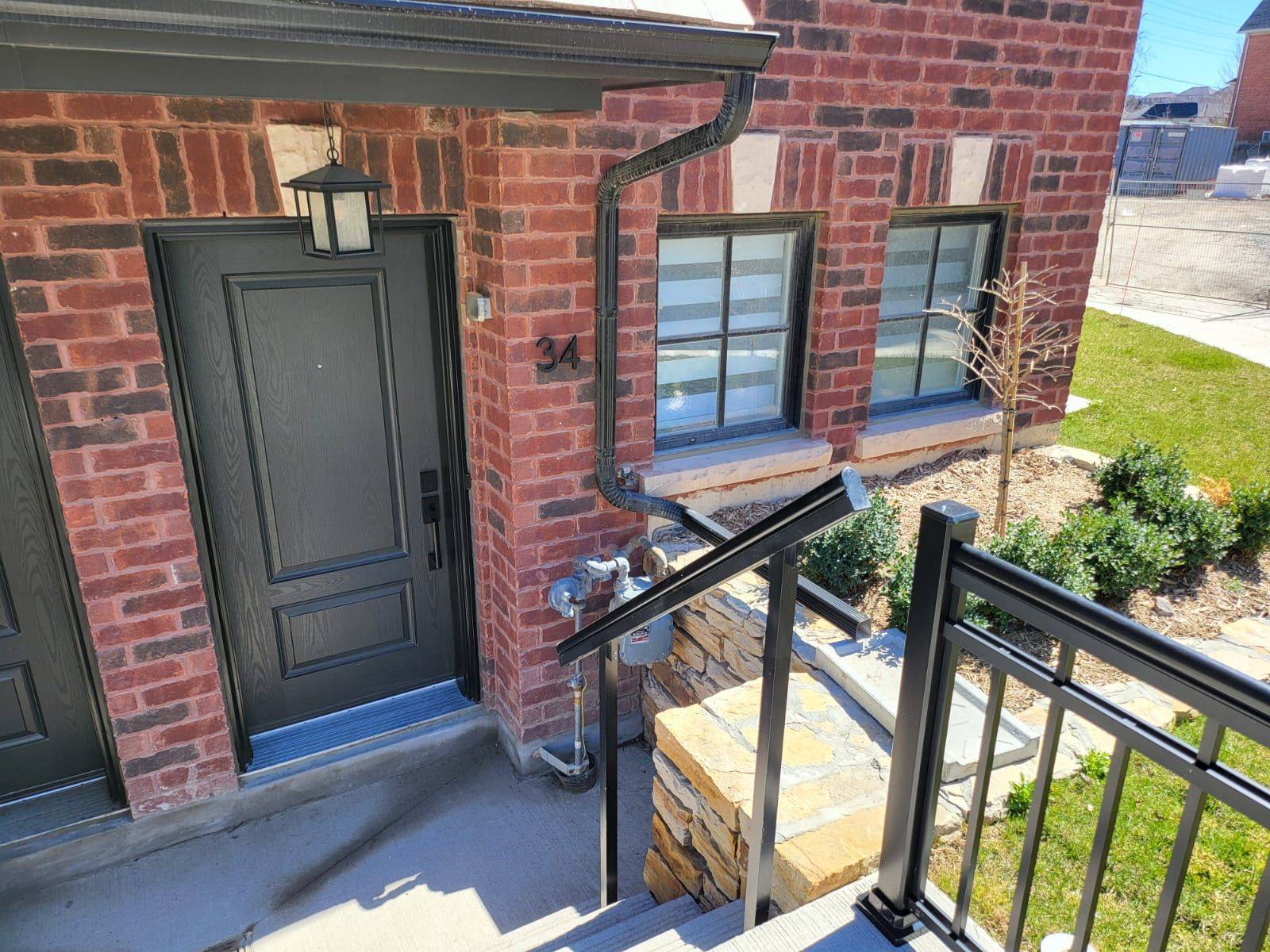 Mississauga, ON L5M 2R5,20 Lunar CRES #34