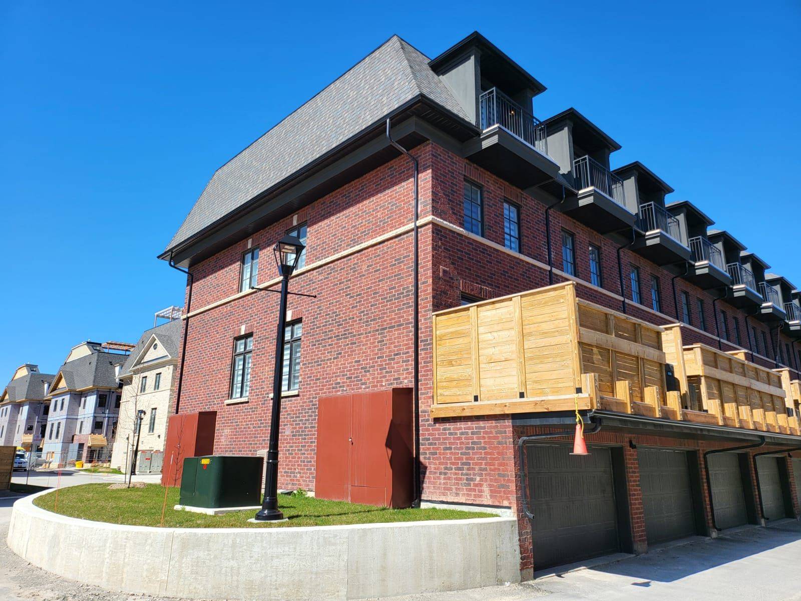 Mississauga, ON L5M 2R5,20 Lunar CRES #34