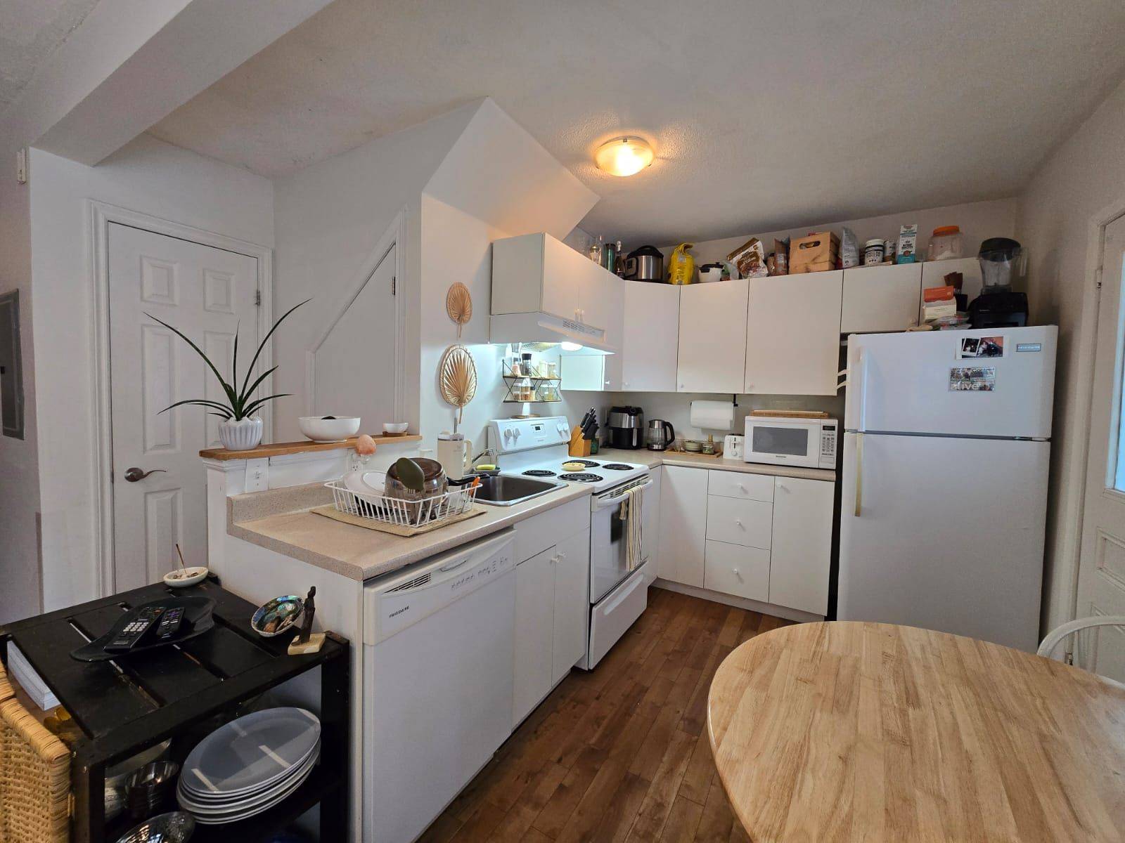 Ottawa Centre, ON K1R 5X8,519 Lyon ST N #2