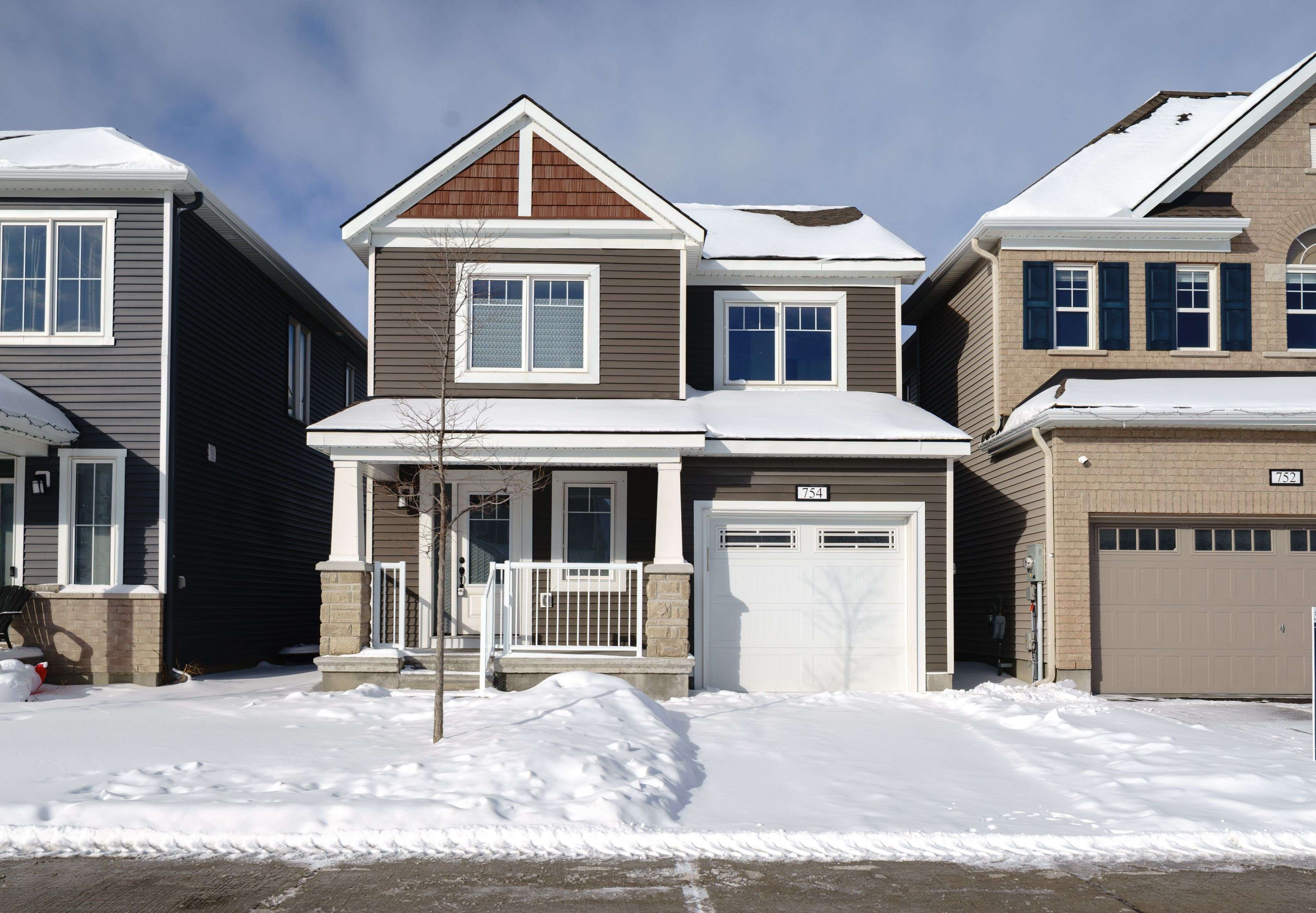 Stittsville - Munster - Richmond, ON K2S 2Y9,754 DERREEN AVE