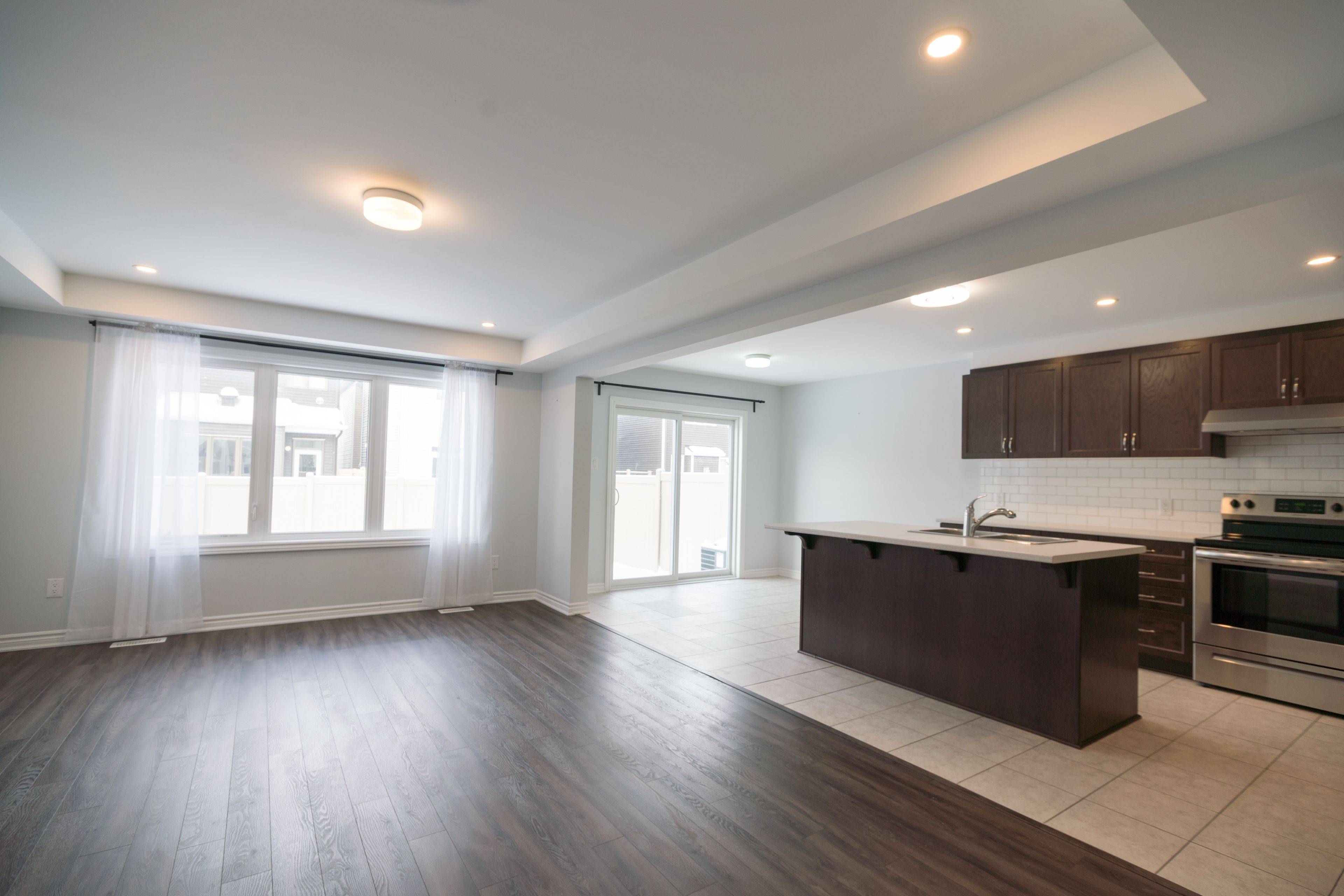 Stittsville - Munster - Richmond, ON K2S 2Y9,754 DERREEN AVE