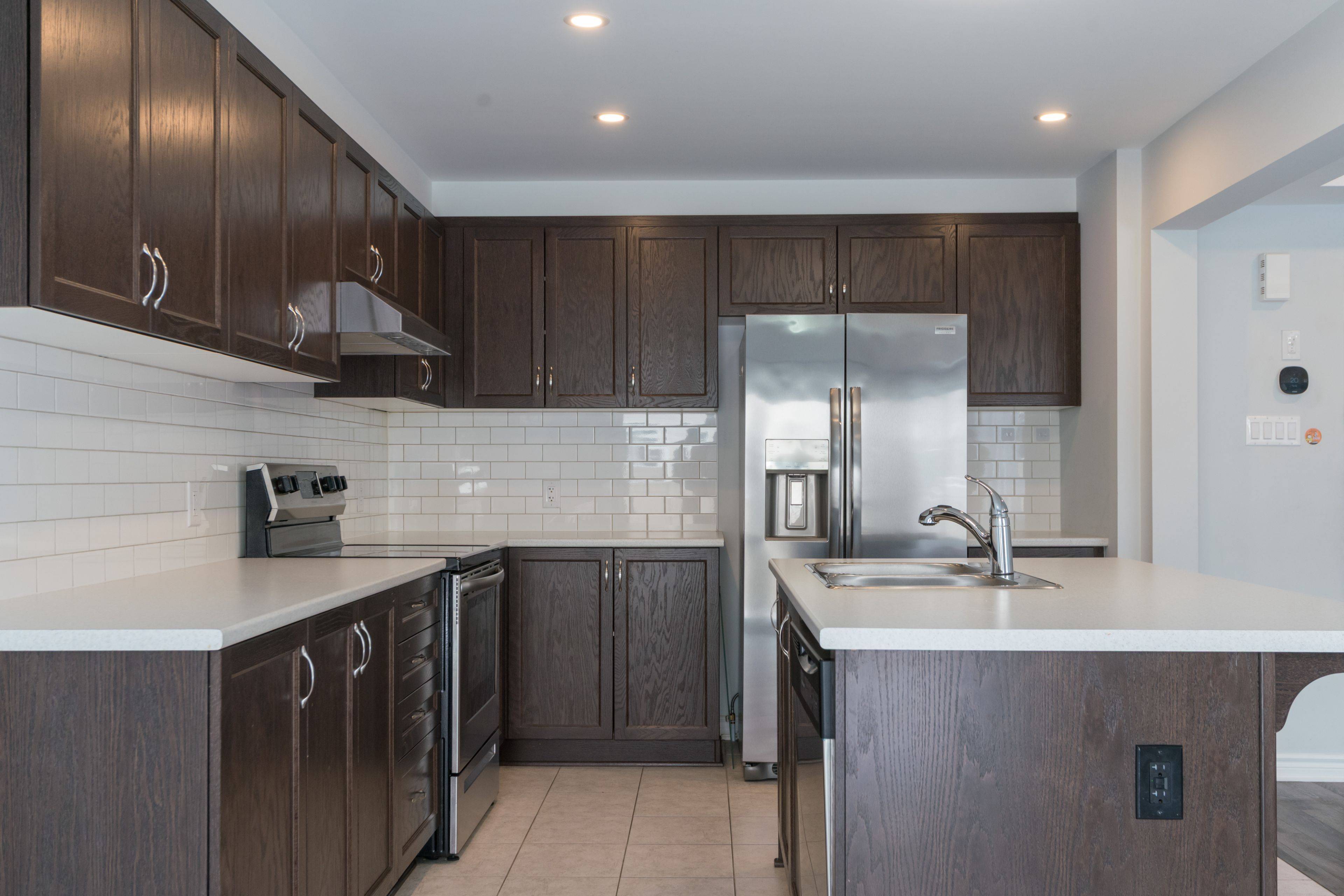 Stittsville - Munster - Richmond, ON K2S 2Y9,754 DERREEN AVE