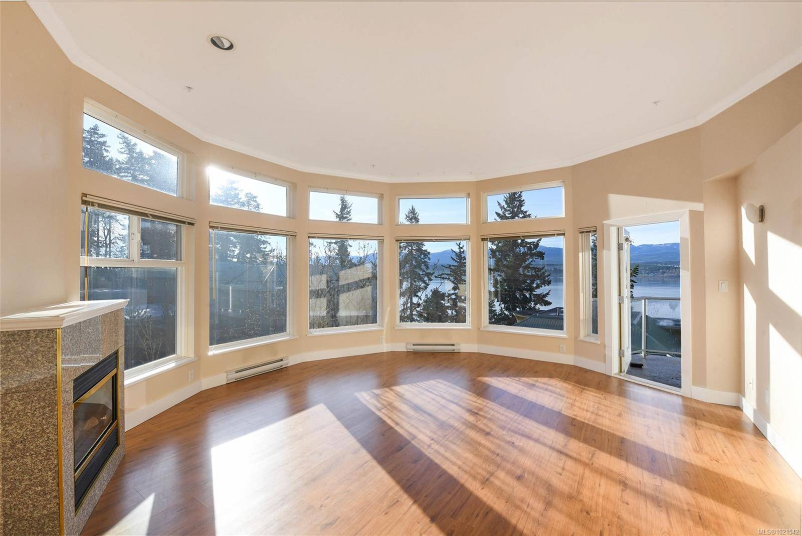 Comox, BC V9M 1X6,2275 Comox Ave #412