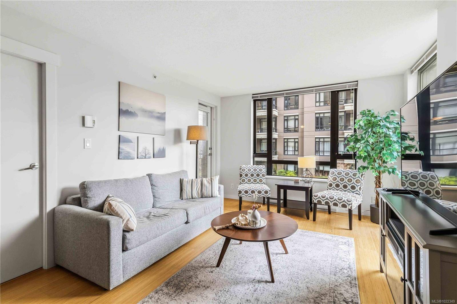 Victoria, BC V8W 4A4,751 Fairfield Rd #207