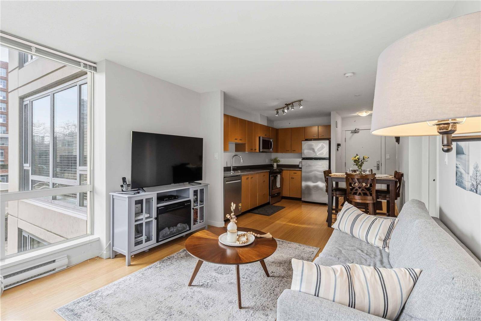 Victoria, BC V8W 4A4,751 Fairfield Rd #207